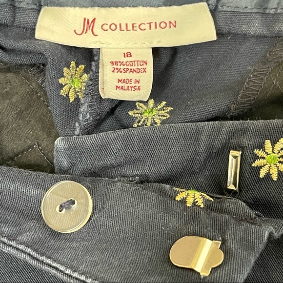 🛍️3/$15🛍️ JM COLLECTION Embroidered Crop Pants size 18 Navy Blue - Picture 10 of 11